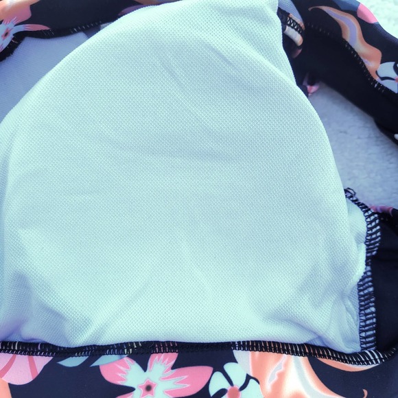 Wenly Zeng Women's Sport Two Piece Swimsuit - Picture 5 of 11